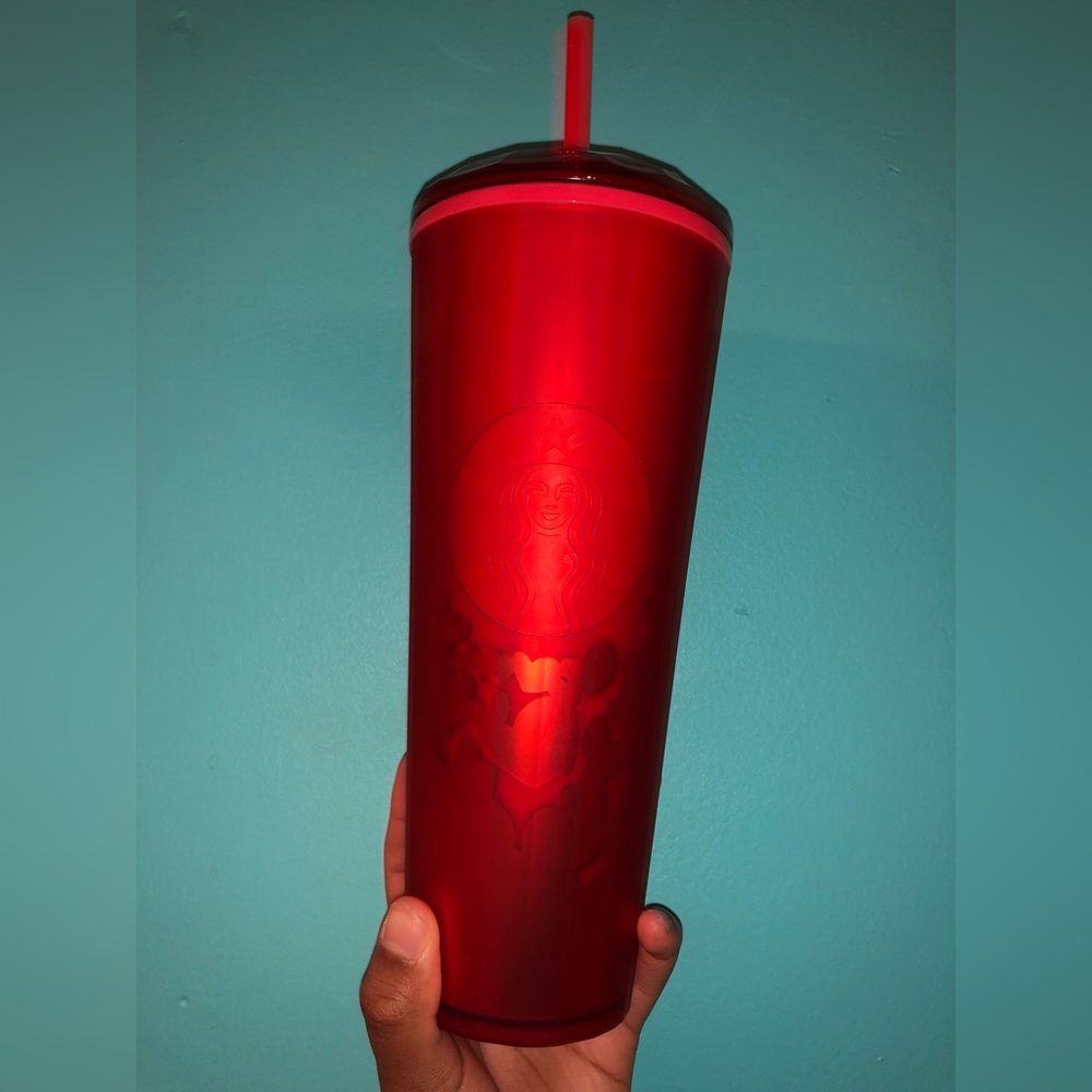 Starbucks tumblr heart design red dome shape